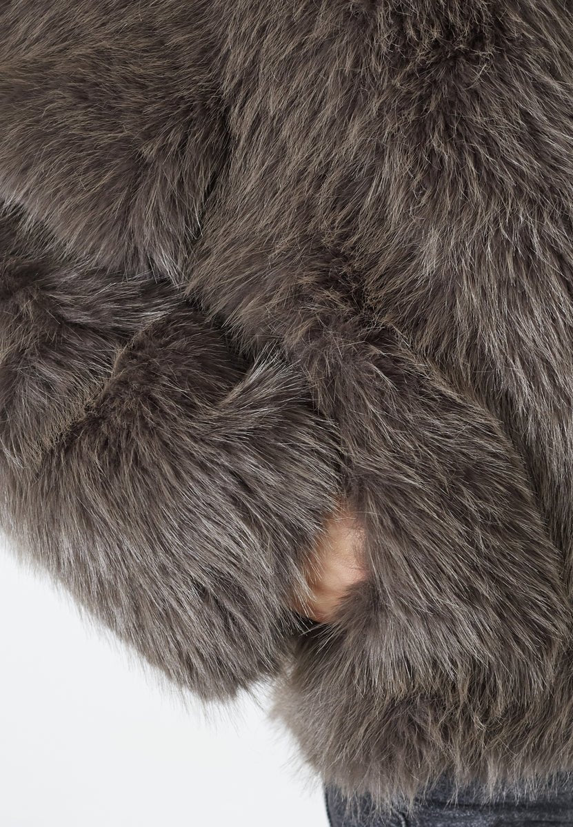 COCOUTURE - kita cc furry jacket