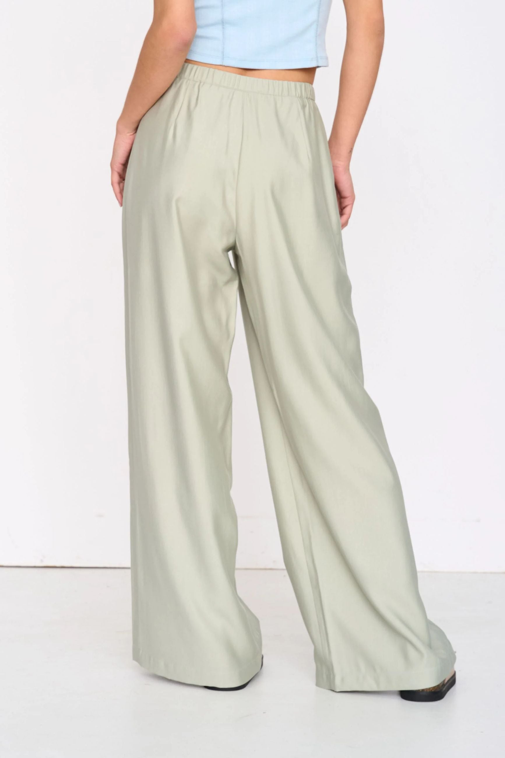 24 COLORS - 60966A